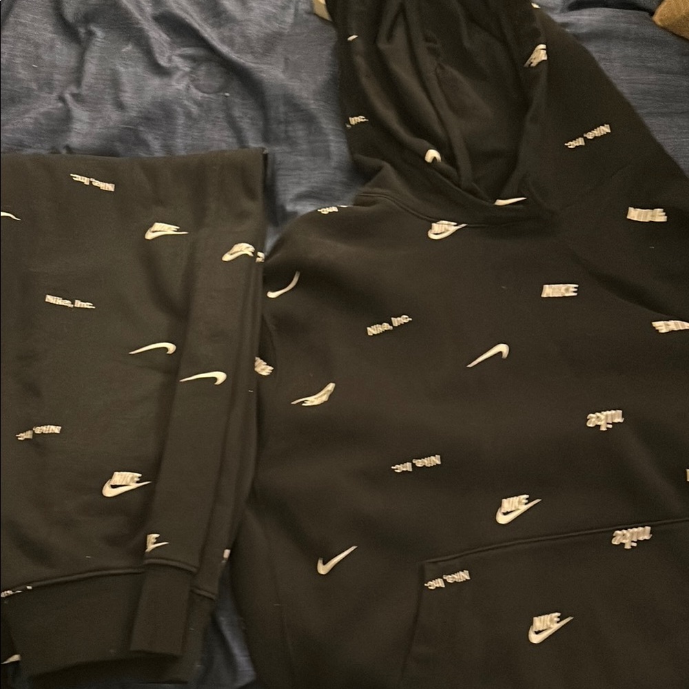 Nike Black Hoodie L and Sweatpants xl Set